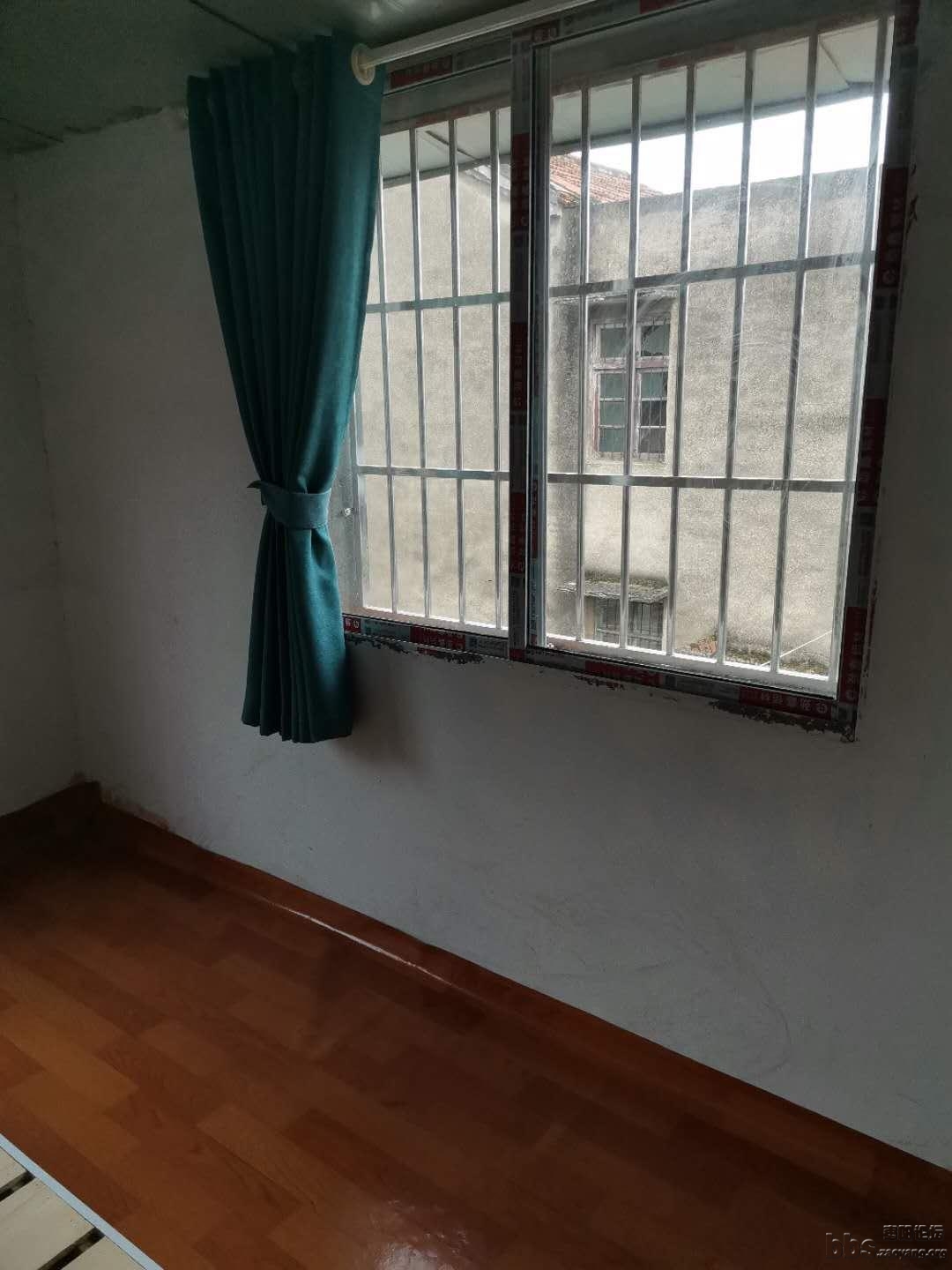 该房屋首次出租，新装修，南北通透，采光好